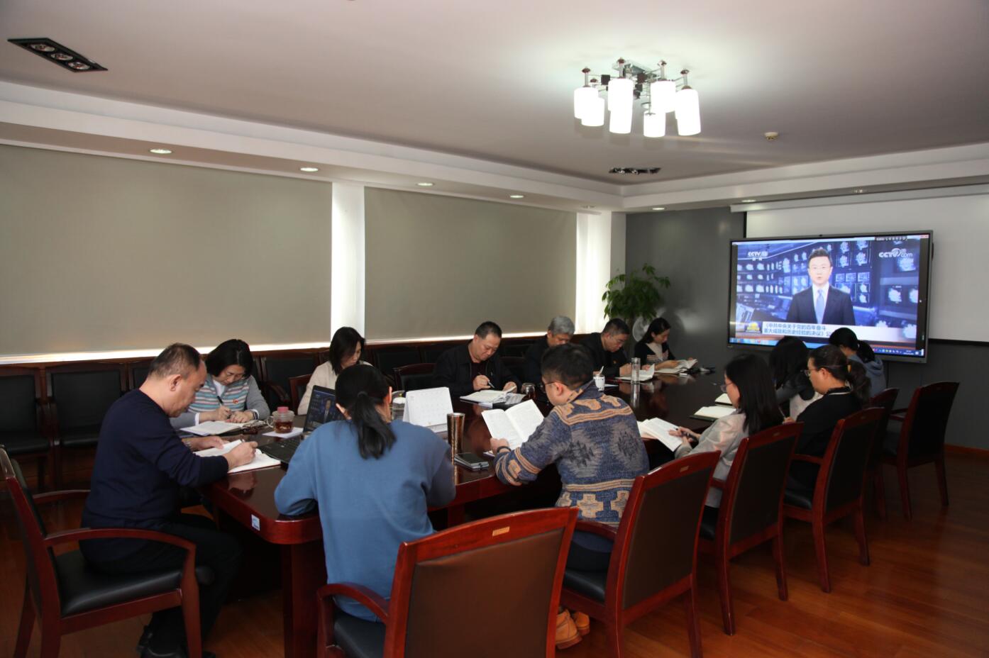 职业经理研究中心党委理论中心组召开学习扩大会议学习传达党的十九届六中全会精神