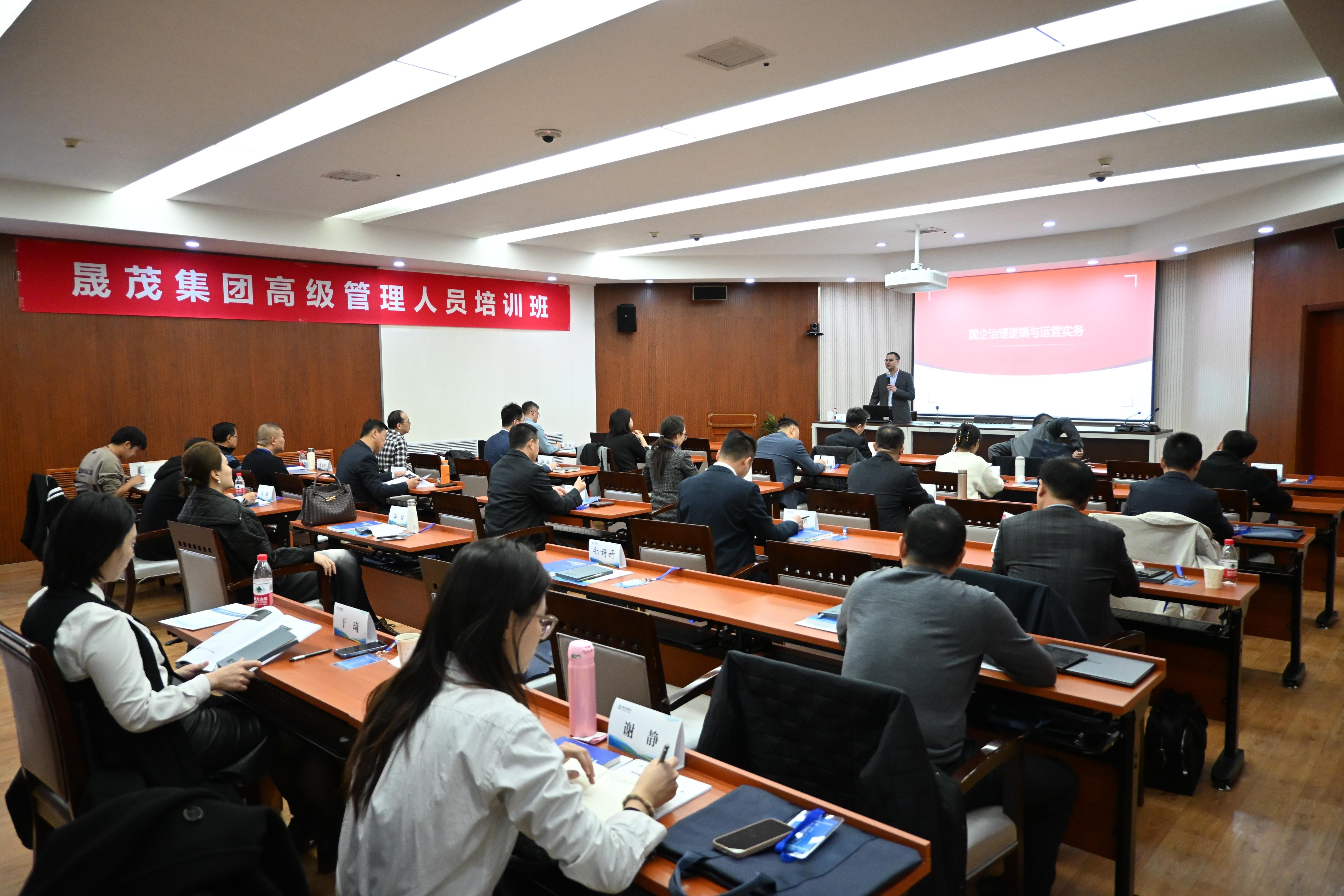 18d61a40d4.jpg 18d61a40d4.jpg